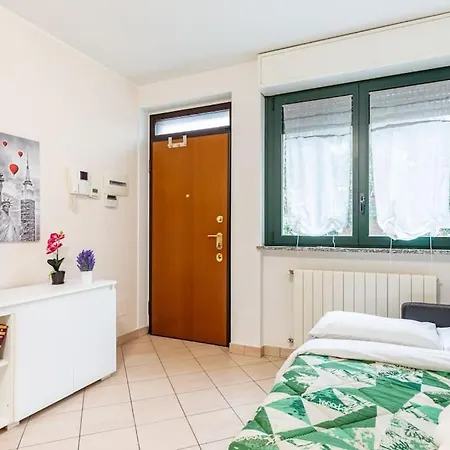 Accogliente Bilocale Con Giardino E Parcheggio مونزا