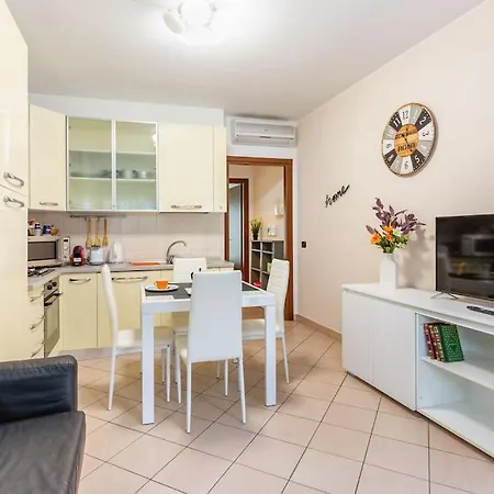 Accogliente Bilocale Con Giardino E Parcheggio