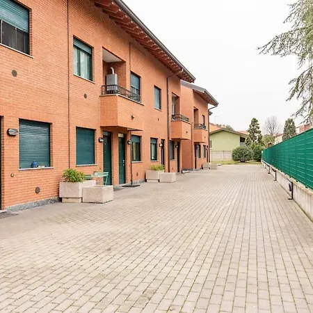 Accogliente Bilocale Con Giardino E Parcheggio شقة مونزا